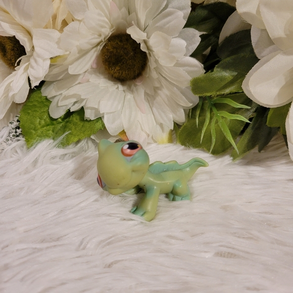 2/$10 Littlest Pet Shop Authentic LPS #29 Green Iguana Lizard Brown Eyes - Picture 3 of 12